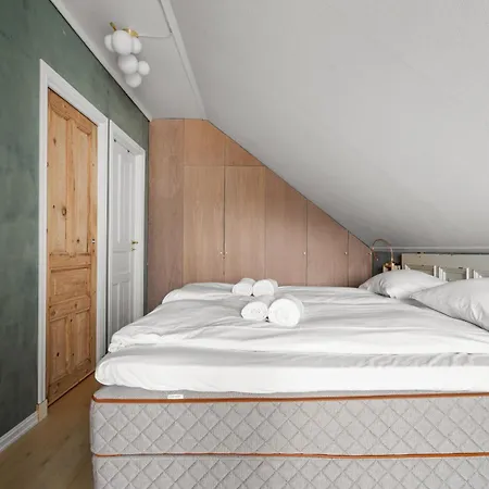 Historic Townhouse I With Rooftop & Free Parking *