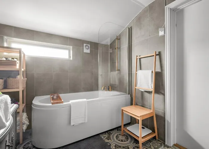 Historic Townhouse I With Rooftop & Free Parking Апартаменты Берген