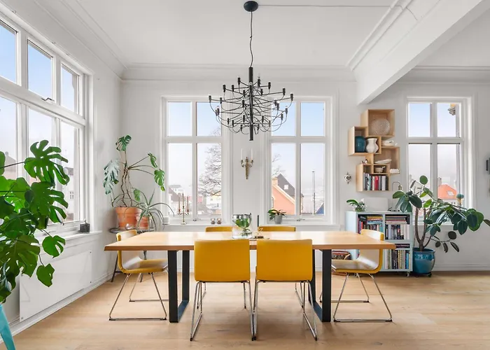 Historic Townhouse I With Rooftop & Free Parking * Берген