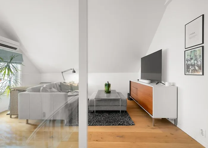 Апартаменты Historic Townhouse I With Rooftop & Free Parking