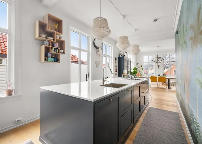 Historic Townhouse I With Rooftop & Free Parking Апартаменты *