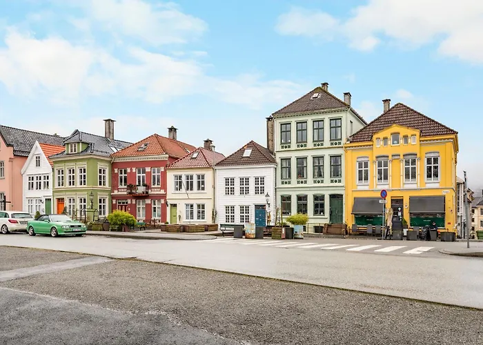 Historic Townhouse I With Rooftop & Free Parking Берген