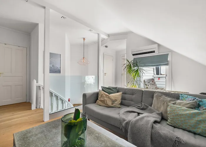 Апартаменты Historic Townhouse I With Rooftop & Free Parking *