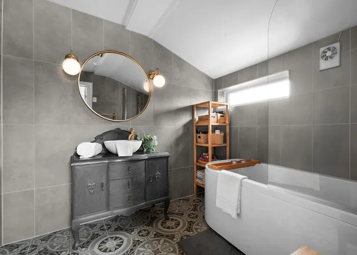 Historic Townhouse I With Rooftop & Free Parking * Берген