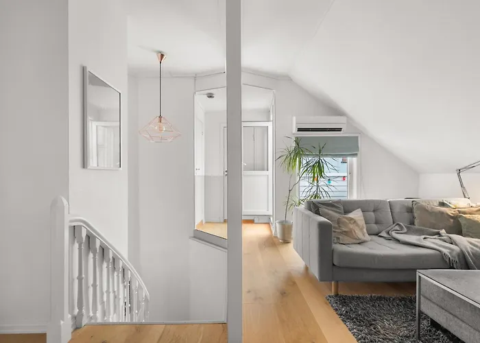 Апартаменты Historic Townhouse I With Rooftop & Free Parking
