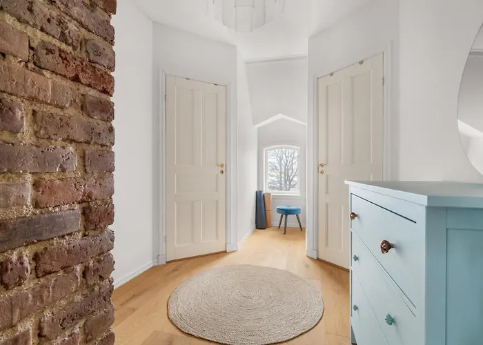 Historic Townhouse I With Rooftop & Free Parking Апартаменты *
