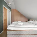 Historic Townhouse I With Rooftop & Free Parking *